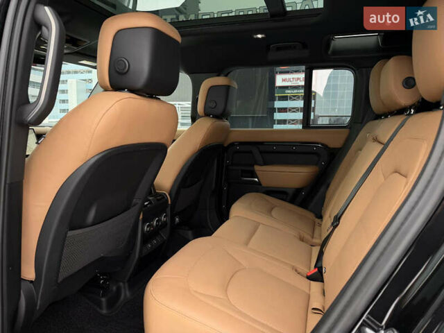 Черный Ленд Ровер Дефендер, объемом двигателя 3 л и пробегом 19 тыс. км за 135000 $, фото 79 на Automoto.ua