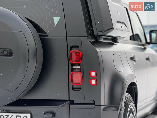 Черный Ленд Ровер Дефендер, объемом двигателя 3 л и пробегом 19 тыс. км за 135000 $, фото 27 на Automoto.ua