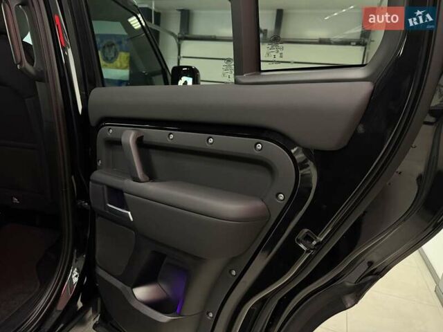 Чорний Ленд Ровер Дефендер, об'ємом двигуна 3 л та пробігом 7 тис. км за 102500 $, фото 57 на Automoto.ua
