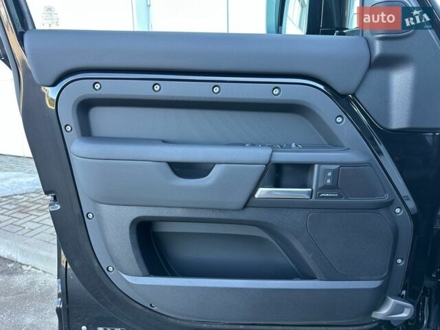 Чорний Ленд Ровер Дефендер, об'ємом двигуна 3 л та пробігом 7 тис. км за 86900 $, фото 11 на Automoto.ua