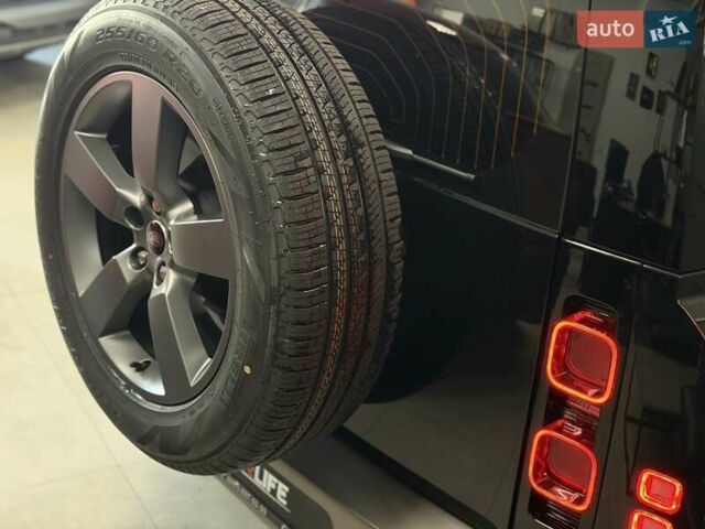 Чорний Ленд Ровер Дефендер, об'ємом двигуна 3 л та пробігом 7 тис. км за 102500 $, фото 25 на Automoto.ua