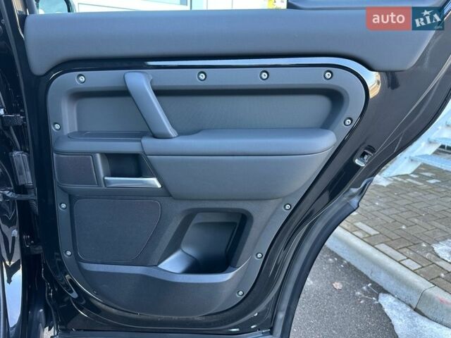 Чорний Ленд Ровер Дефендер, об'ємом двигуна 3 л та пробігом 7 тис. км за 86900 $, фото 26 на Automoto.ua