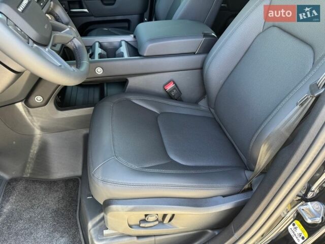 Черный Ленд Ровер Дефендер, объемом двигателя 3 л и пробегом 1 тыс. км за 103000 $, фото 21 на Automoto.ua