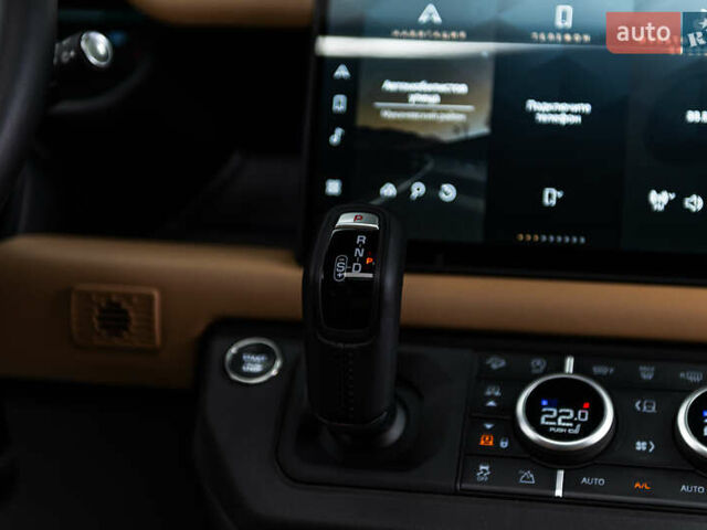 Чорний Ленд Ровер Дефендер, об'ємом двигуна 3 л та пробігом 23 тис. км за 135000 $, фото 32 на Automoto.ua