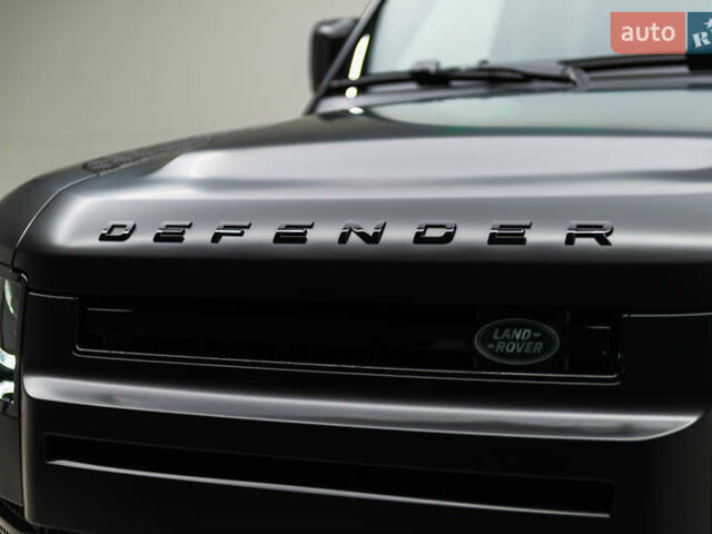 Чорний Ленд Ровер Дефендер, об'ємом двигуна 3 л та пробігом 23 тис. км за 135000 $, фото 9 на Automoto.ua
