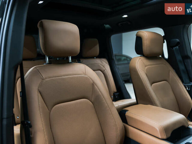 Чорний Ленд Ровер Дефендер, об'ємом двигуна 3 л та пробігом 23 тис. км за 135000 $, фото 42 на Automoto.ua