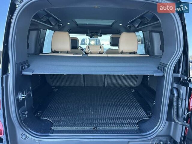 Чорний Ленд Ровер Дефендер, об'ємом двигуна 3 л та пробігом 17 тис. км за 117900 $, фото 31 на Automoto.ua