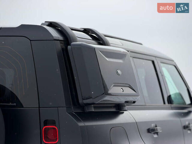 Черный Ленд Ровер Дефендер, объемом двигателя 3 л и пробегом 19 тыс. км за 135000 $, фото 26 на Automoto.ua