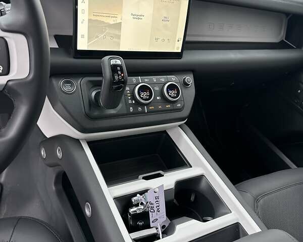 Черный Ленд Ровер Дефендер, объемом двигателя 3 л и пробегом 11 тыс. км за 86500 $, фото 17 на Automoto.ua