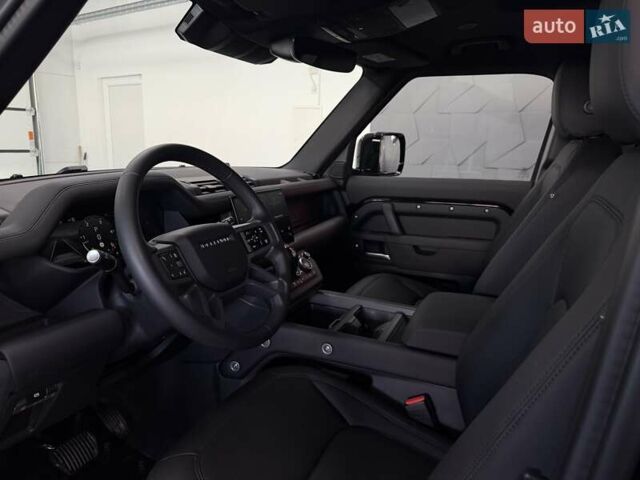 Чорний Ленд Ровер Дефендер, об'ємом двигуна 3 л та пробігом 7 тис. км за 102500 $, фото 49 на Automoto.ua
