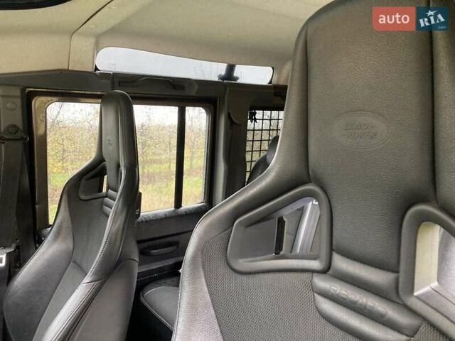 Коричневий Ленд Ровер Дефендер, об'ємом двигуна 2.2 л та пробігом 160 тис. км за 58353 $, фото 6 на Automoto.ua