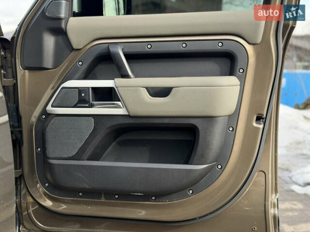 Коричневый Ленд Ровер Дефендер, объемом двигателя 2 л и пробегом 109 тыс. км за 64500 $, фото 56 на Automoto.ua