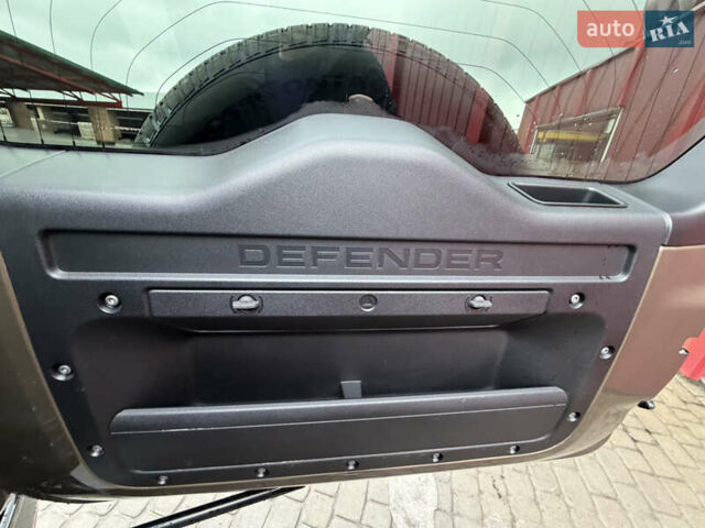 Коричневий Ленд Ровер Дефендер, об'ємом двигуна 2 л та пробігом 37 тис. км за 55600 $, фото 26 на Automoto.ua