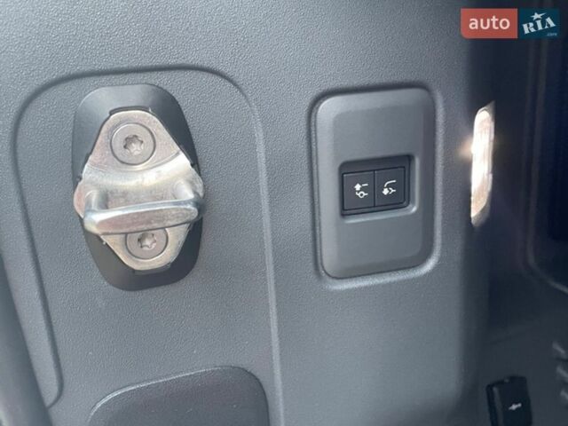 Коричневый Ленд Ровер Дефендер, объемом двигателя 2 л и пробегом 60 тыс. км за 57500 $, фото 20 на Automoto.ua