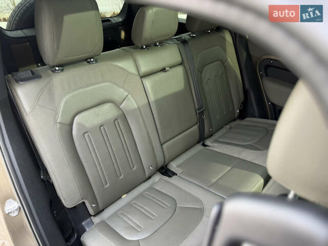 Коричневый Ленд Ровер Дефендер, объемом двигателя 2 л и пробегом 109 тыс. км за 64500 $, фото 37 на Automoto.ua