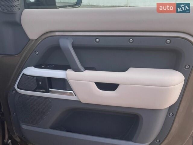 Коричневый Ленд Ровер Дефендер, объемом двигателя 2 л и пробегом 60 тыс. км за 57500 $, фото 23 на Automoto.ua