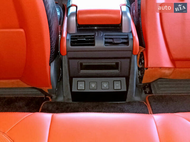 Коричневый Ленд Ровер Дефендер, объемом двигателя 3 л и пробегом 65 тыс. км за 72999 $, фото 98 на Automoto.ua