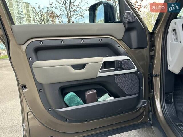 Коричневый Ленд Ровер Дефендер, объемом двигателя 3 л и пробегом 112 тыс. км за 68999 $, фото 12 на Automoto.ua