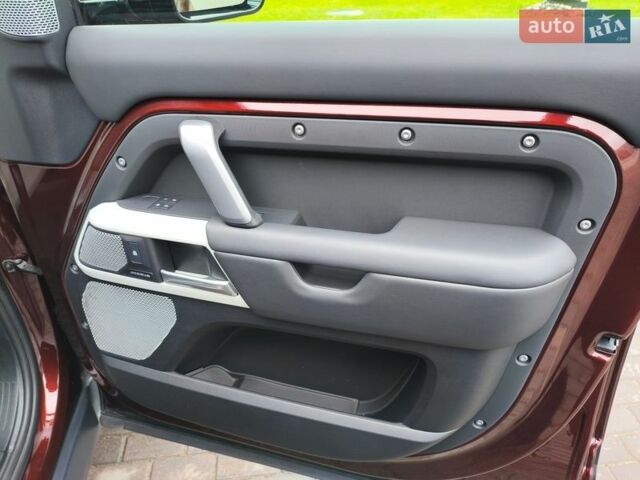 Червоний Ленд Ровер Дефендер, об'ємом двигуна 3 л та пробігом 26 тис. км за 100114 $, фото 42 на Automoto.ua