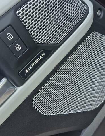 Красный Ленд Ровер Дефендер, объемом двигателя 3 л и пробегом 26 тыс. км за 117000 $, фото 21 на Automoto.ua