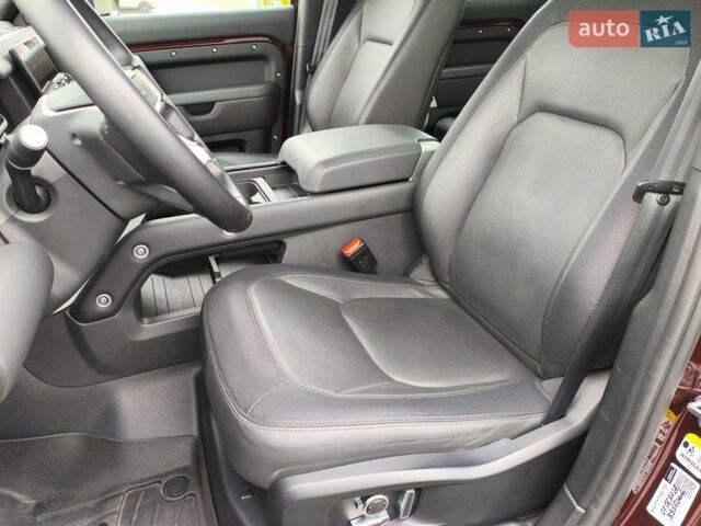 Червоний Ленд Ровер Дефендер, об'ємом двигуна 3 л та пробігом 26 тис. км за 100114 $, фото 59 на Automoto.ua