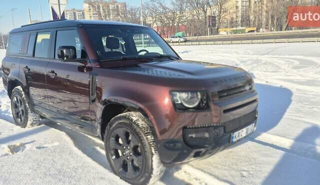 Красный Ленд Ровер Дефендер, объемом двигателя 3 л и пробегом 26 тыс. км за 117000 $, фото 1 на Automoto.ua