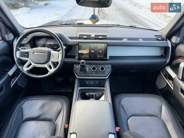 Красный Ленд Ровер Дефендер, объемом двигателя 3 л и пробегом 26 тыс. км за 105000 $, фото 18 на Automoto.ua