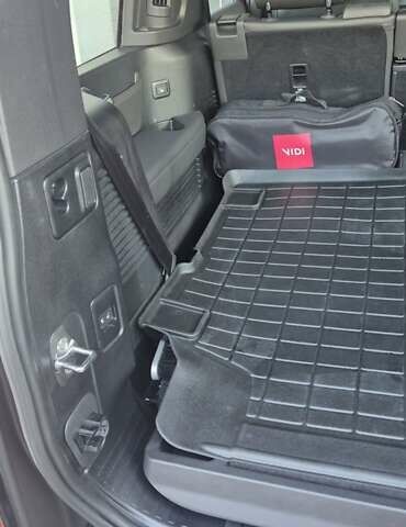 Красный Ленд Ровер Дефендер, объемом двигателя 3 л и пробегом 26 тыс. км за 117000 $, фото 34 на Automoto.ua