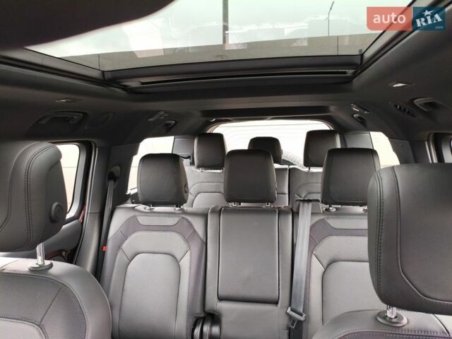 Червоний Ленд Ровер Дефендер, об'ємом двигуна 3 л та пробігом 26 тис. км за 100114 $, фото 58 на Automoto.ua