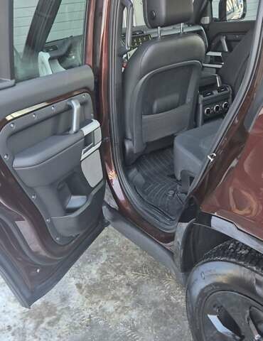 Красный Ленд Ровер Дефендер, объемом двигателя 3 л и пробегом 26 тыс. км за 117000 $, фото 35 на Automoto.ua