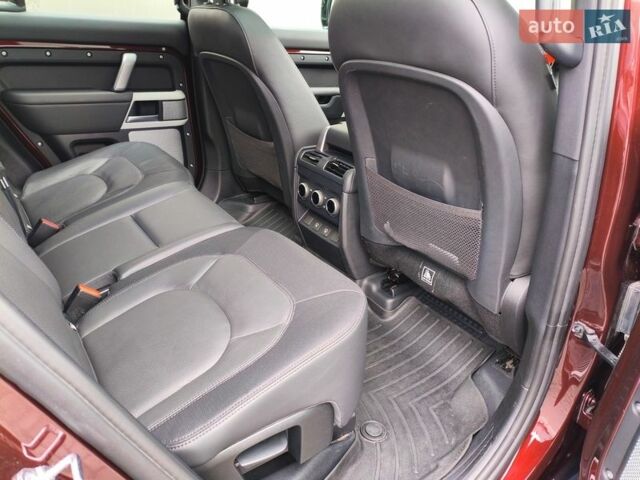 Червоний Ленд Ровер Дефендер, об'ємом двигуна 3 л та пробігом 26 тис. км за 100114 $, фото 47 на Automoto.ua