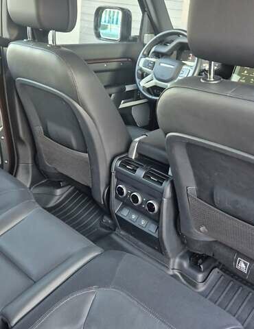 Красный Ленд Ровер Дефендер, объемом двигателя 3 л и пробегом 26 тыс. км за 117000 $, фото 31 на Automoto.ua