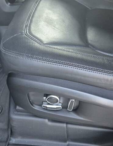 Красный Ленд Ровер Дефендер, объемом двигателя 3 л и пробегом 26 тыс. км за 117000 $, фото 19 на Automoto.ua