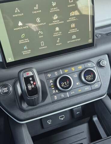 Красный Ленд Ровер Дефендер, объемом двигателя 3 л и пробегом 26 тыс. км за 117000 $, фото 38 на Automoto.ua