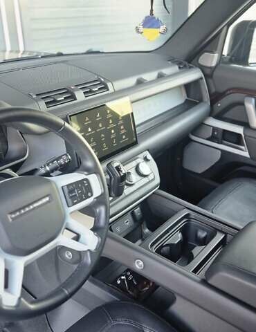 Красный Ленд Ровер Дефендер, объемом двигателя 3 л и пробегом 26 тыс. км за 117000 $, фото 15 на Automoto.ua