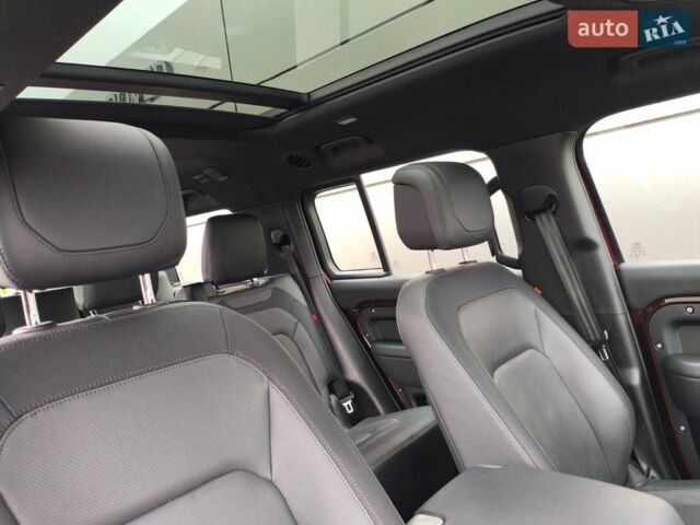 Червоний Ленд Ровер Дефендер, об'ємом двигуна 3 л та пробігом 26 тис. км за 100114 $, фото 46 на Automoto.ua