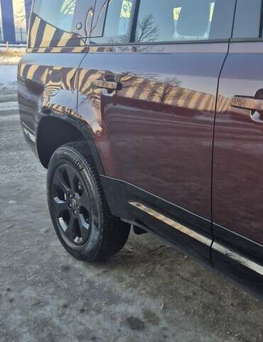 Красный Ленд Ровер Дефендер, объемом двигателя 3 л и пробегом 26 тыс. км за 117000 $, фото 4 на Automoto.ua