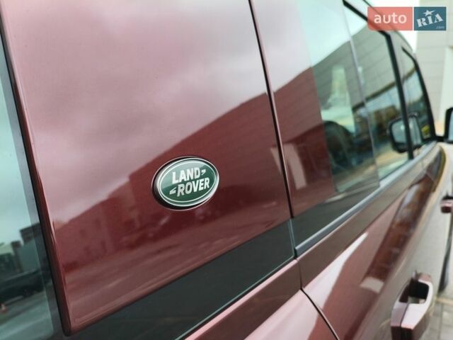 Червоний Ленд Ровер Дефендер, об'ємом двигуна 3 л та пробігом 26 тис. км за 100114 $, фото 67 на Automoto.ua