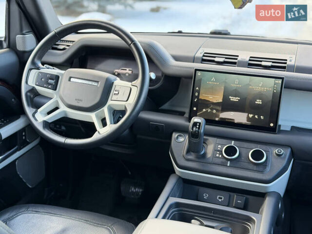 Красный Ленд Ровер Дефендер, объемом двигателя 3 л и пробегом 26 тыс. км за 105000 $, фото 27 на Automoto.ua