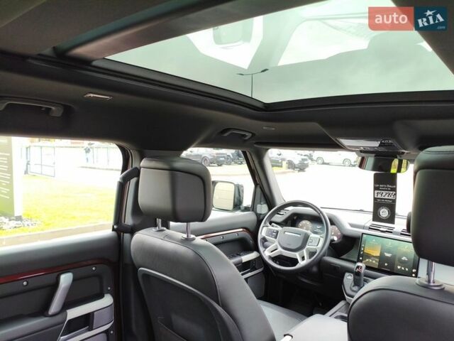 Червоний Ленд Ровер Дефендер, об'ємом двигуна 3 л та пробігом 26 тис. км за 100114 $, фото 61 на Automoto.ua