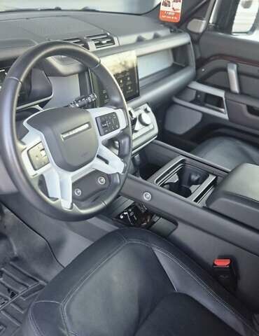 Красный Ленд Ровер Дефендер, объемом двигателя 3 л и пробегом 26 тыс. км за 117000 $, фото 14 на Automoto.ua