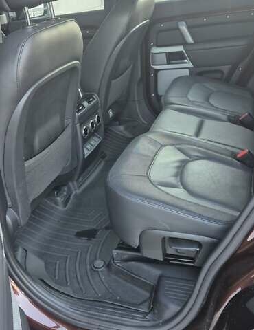 Красный Ленд Ровер Дефендер, объемом двигателя 3 л и пробегом 26 тыс. км за 117000 $, фото 26 на Automoto.ua