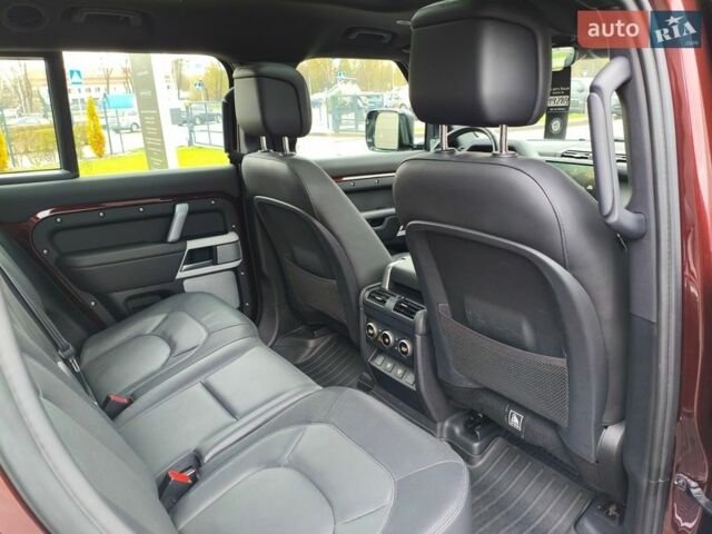 Червоний Ленд Ровер Дефендер, об'ємом двигуна 3 л та пробігом 26 тис. км за 100114 $, фото 63 на Automoto.ua