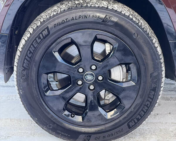 Красный Ленд Ровер Дефендер, объемом двигателя 3 л и пробегом 26 тыс. км за 105000 $, фото 13 на Automoto.ua