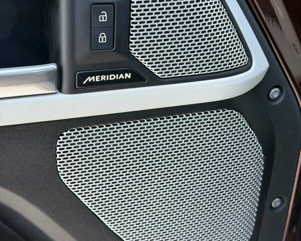 Красный Ленд Ровер Дефендер, объемом двигателя 3 л и пробегом 26 тыс. км за 105000 $, фото 23 на Automoto.ua