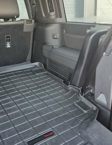 Красный Ленд Ровер Дефендер, объемом двигателя 3 л и пробегом 26 тыс. км за 117000 $, фото 33 на Automoto.ua