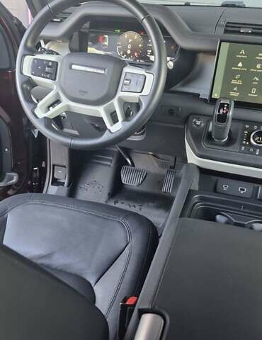 Красный Ленд Ровер Дефендер, объемом двигателя 3 л и пробегом 26 тыс. км за 117000 $, фото 37 на Automoto.ua