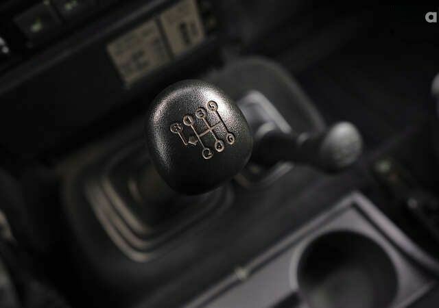 Ленд Ровер Дефендер, объемом двигателя 2.2 л и пробегом 98 тыс. км за 87000 $, фото 24 на Automoto.ua