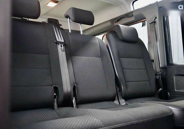 Ленд Ровер Дефендер, объемом двигателя 2.2 л и пробегом 98 тыс. км за 76000 $, фото 21 на Automoto.ua