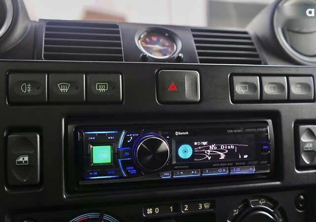 Ленд Ровер Дефендер, объемом двигателя 2.2 л и пробегом 98 тыс. км за 76000 $, фото 28 на Automoto.ua